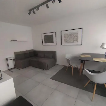 Kawalerka Z Balkonem Na Aleksandrowskiej *